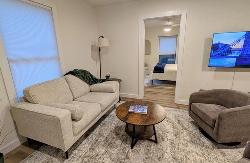 Lewisville Cottage | Rose Cottage - Walk to Old Town - Near UNT & Weddings
