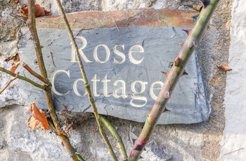 Malham Cottage | ROSE COTTAGE, with open fire in Malham
