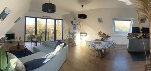 Breles Apartment | Rose et violette