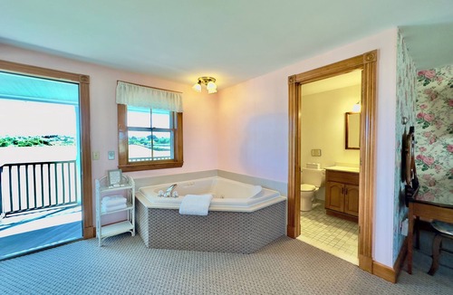 Block Island Bed & Breakfast | Rose Farm Inn