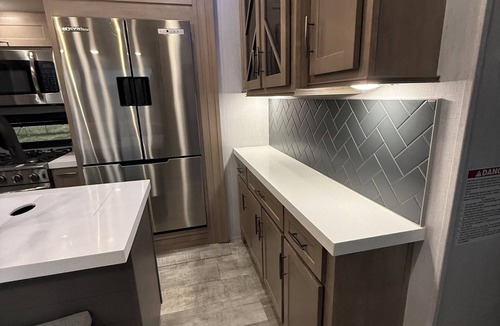 Roseville House | Rose Farm Luxury RV Stay