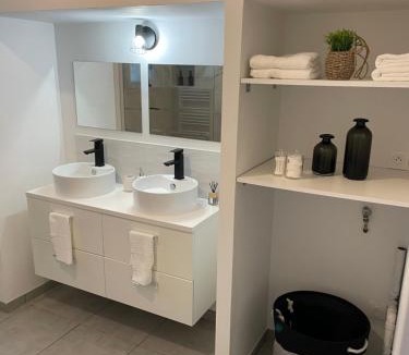 Toulenne House | Rose