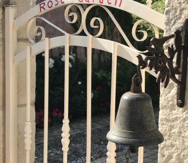 Giverny Bed & Breakfast | Rose Garden Mezzanine