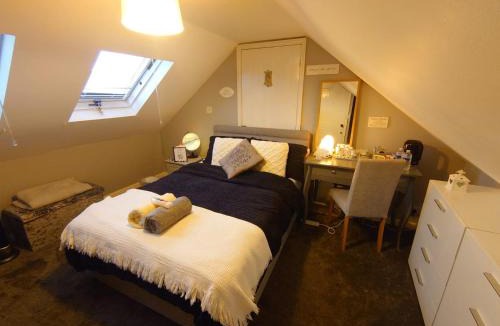 Rayleigh House | Rose Garden Retreat