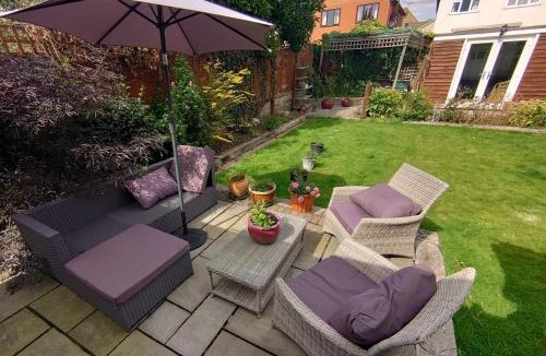 Rayleigh House | Rose Garden Retreat