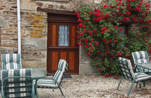 Saint-Connec Cottage | Rose gite Le Cosquer St Connec