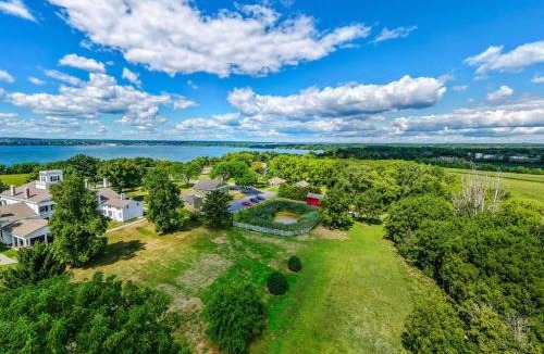 Geneva House | Rose Hill Cottage Lake Views & Mansion Grounds
