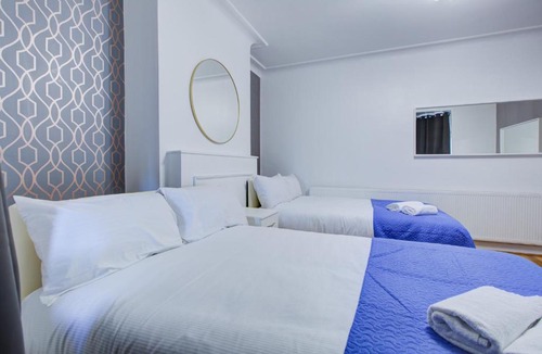 Dudden Hill House | Rose Hotel