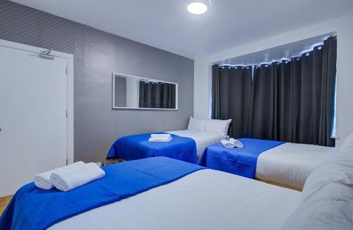 Dudden Hill House | Rose Hotel