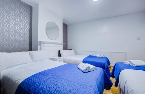 Dudden Hill House | Rose Hotel