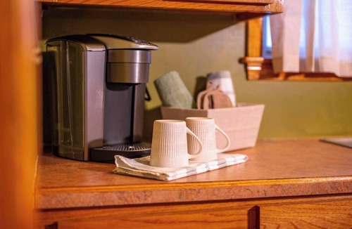 Broken Bow Cottage | Rose Lane/Sleeps 4/Hot Tub/Peaceful