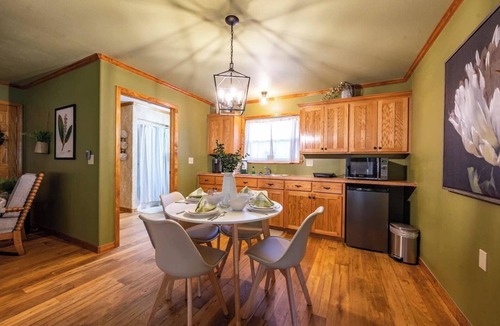 Broken Bow Cottage | Rose Lane/Sleeps 4/Hot Tub/Peaceful