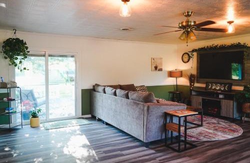 Welda House | Rose Ranch - Charming Country Home