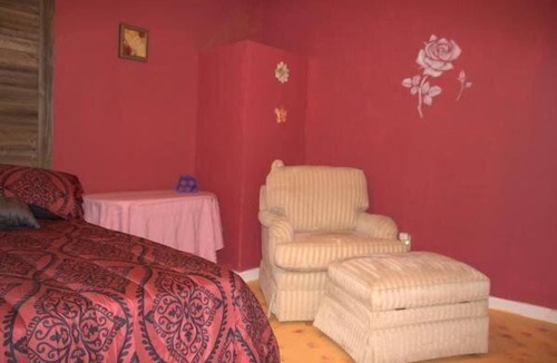 Canton Hotel | Rose Red in Rustic setting