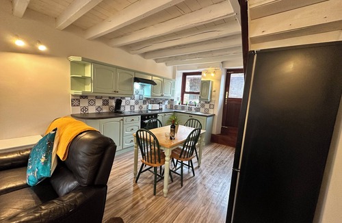 Saint-Amand-Magnazeix Cottage | Rose Retreat