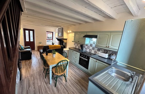 Saint-Amand-Magnazeix Cottage | Rose Retreat