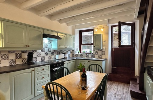 Saint-Amand-Magnazeix Cottage | Rose Retreat