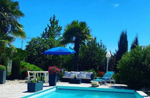 Saint Didier de la Tour Apartment | Rose Room