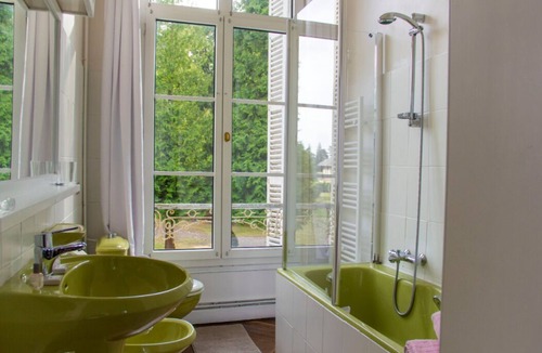 Le Landin House | Rose Room - Landin Castle