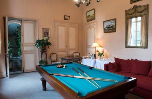 Le Landin House | Rose Room - Landin Castle