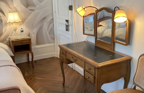 Le Landin House | Rose Room - Landin Castle