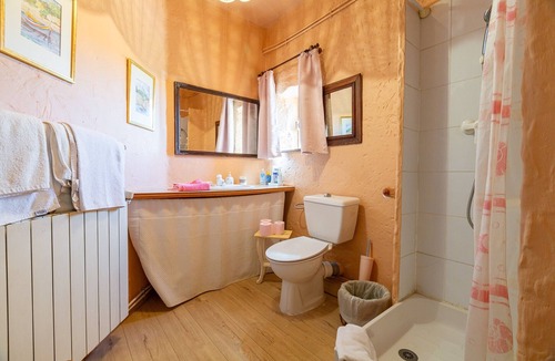 Sauzet Bed & Breakfast | Rose Room with Pool and Garden