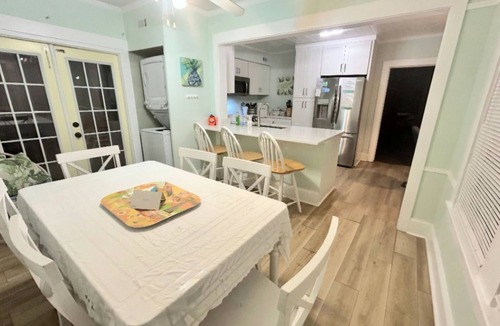 Tybee Island Cottage | Rose's Folie PETS Fenced Yard. North End