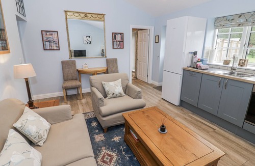 Black Bourton Cottage | ROSE STABLES, family friendly, with open fire in Bampton