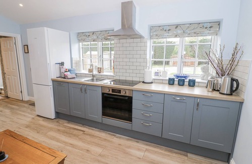 Black Bourton Cottage | ROSE STABLES, family friendly, with open fire in Bampton