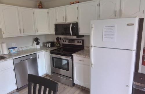 Charlotte's Shore Apartment | Rose Valley Suites