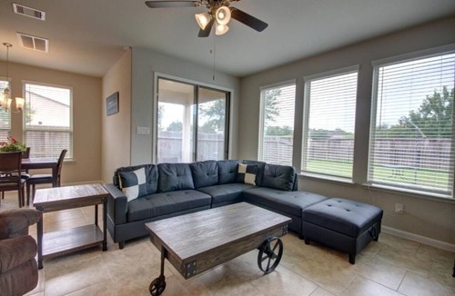 Rosenberg House | Roseberg/Suglarland 3-BR - Extended Stay 30 days 45 mins from FIFA stadium
