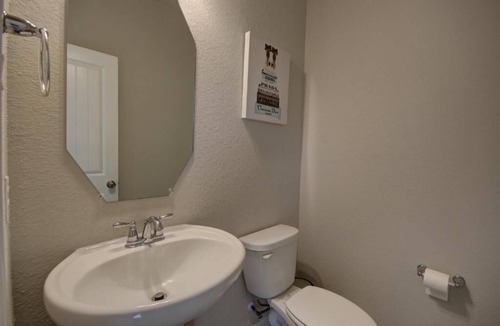 Rosenberg House | Roseberg/Suglarland 3-BR - Extended Stay 30 days 45 mins from FIFA stadium