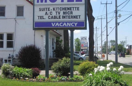 Stratford Hotel | Rosecourt Motel