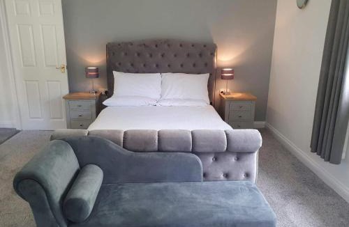 Liskeard House | Rosecraddoc Manor - Riverbank