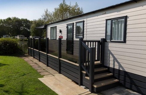 South Cerney Cabin | Rosedale Lakeside Lodge