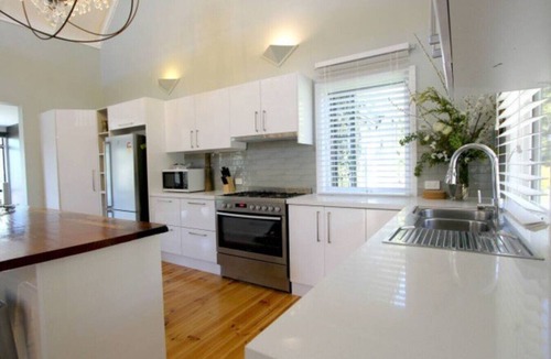 Hepburn House | Rosella Gardens Spa Fireplace Firepit