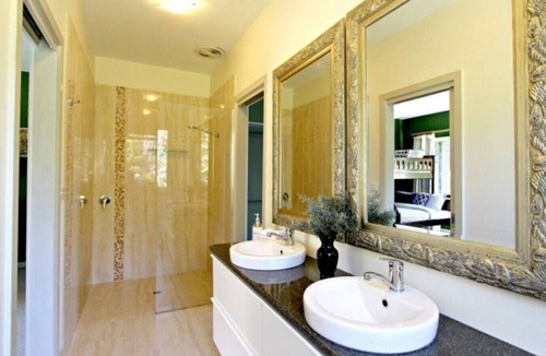 Hepburn House | Rosella Gardens Spa Fireplace Firepit