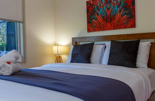 Hepburn House | Rosella Gardens Spa Fireplace Firepit