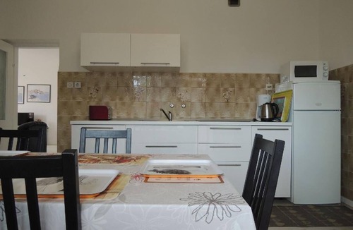 Vrvari Apartment | Rosemary flat with terrace and pool