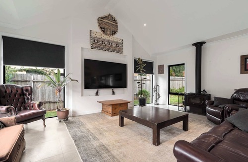 Orange House | Rosemary Lane - Pet Friendly - Walk to CBD