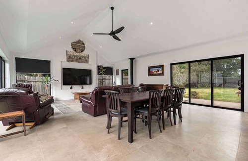 Orange House | Rosemary Lane - Pet Friendly - Walk to CBD