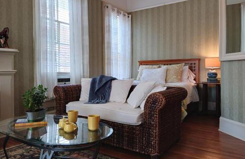 Downtown Little Rock Bed & Breakfast | Rosemont B&B Cottages
