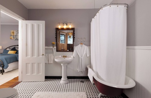 Utica Bed & Breakfast | Rosemont Inn Bed & Breakfast