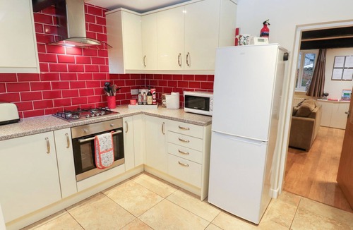 Barnoldswick Cottage | ROSEMOUNT COTTAGE, pet friendly in Salterforth