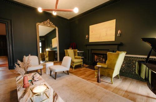 Kingston Hotel | Rosemount Inn