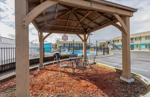 Roseburg Hotel | Rosewood Inn & Suites