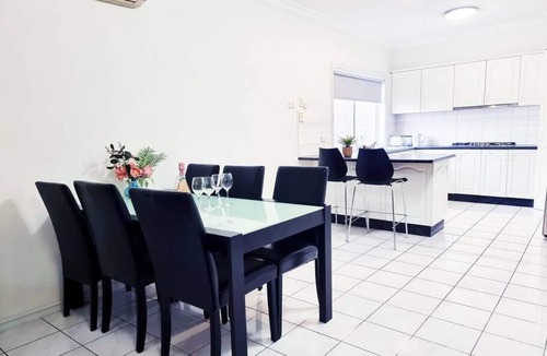 Maribyrnong House | Rosie House - Spacious Comfortable Home