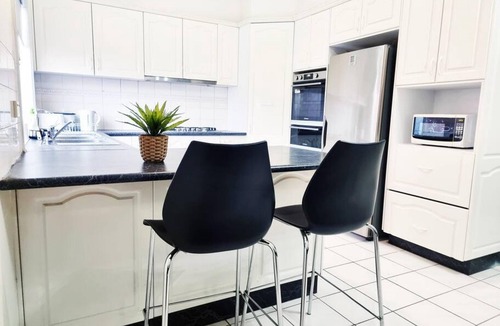 Maribyrnong House | Rosie House - Spacious Comfortable Home