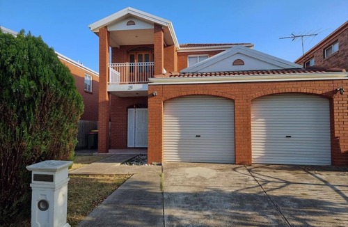 Maribyrnong House | Rosie House - Spacious Comfortable Home