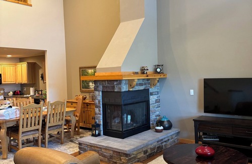 Ronald House | Roslyn Ridge Get Away